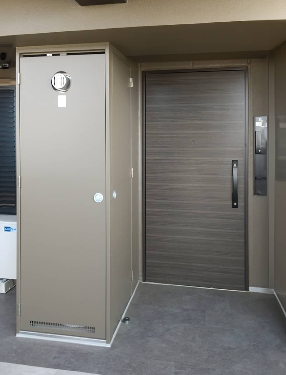 マンション玄関扉＆点検扉の画像